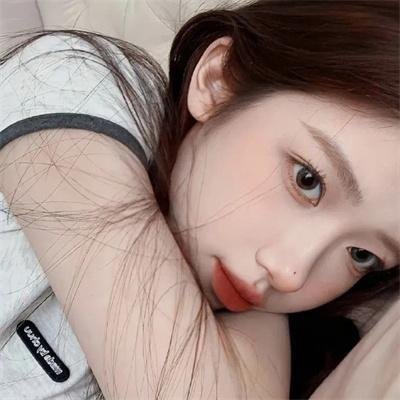 院子里的女人